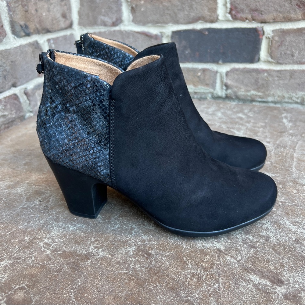 Comfortiva Norby Black Suede Snakeskin Ankle Bootie Comfort Sz 7W - Picture 7 of 11